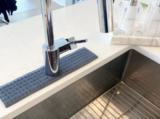 A faucet splash catcher to help finally solve the pesky issue that is water from your kitchen sink splashing onto your counter