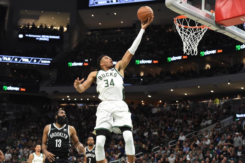 Giannis Antetokounmpo scored 32 points in the Bucks' season-opening win.