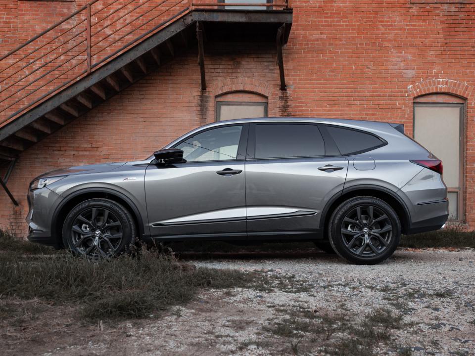 The 2022 Acura MDX.