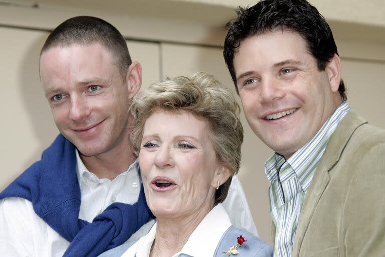 Patty Duke junto a sus hijos actores, Mackenzie Astin y Sean Astin