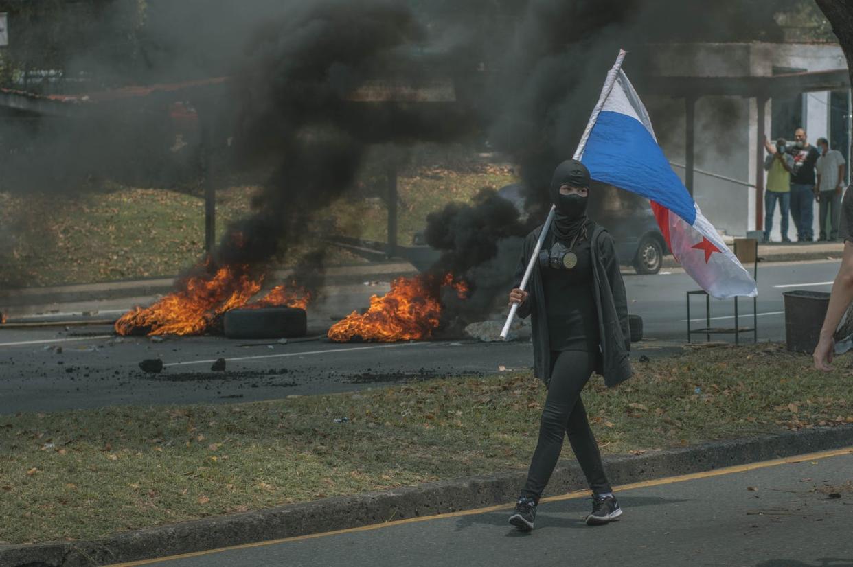 Manifestación de estudiantes contra la corrupción del Gobierno (Ciudad de Panamá, 2021). <a href="https://www.shutterstock.com/es/image-photo/panama-city-march-18-2021-students-2079347914" rel="nofollow noopener" target="_blank" data-ylk="slk:Shutterstock / samycartman;elm:context_link;itc:0;sec:content-canvas" class="link ">Shutterstock / samycartman</a>