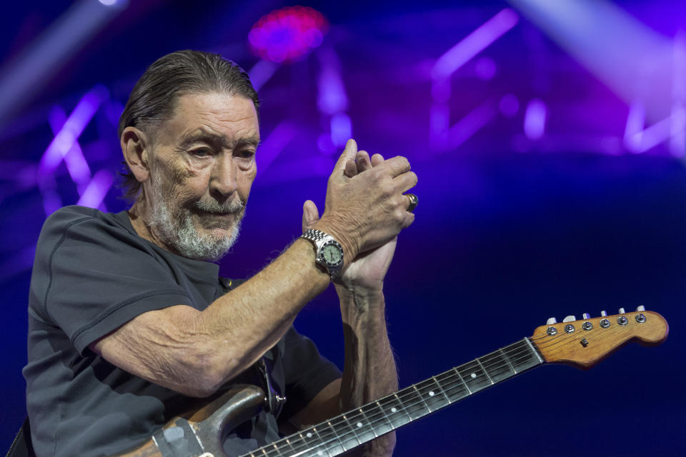 Mit Songs wie “Julia”, “Josephine” und “The Road to Hell” spielte sich Chris Rea nicht nur in die Herzen von Blues-Hörern. (Bild: dpa)