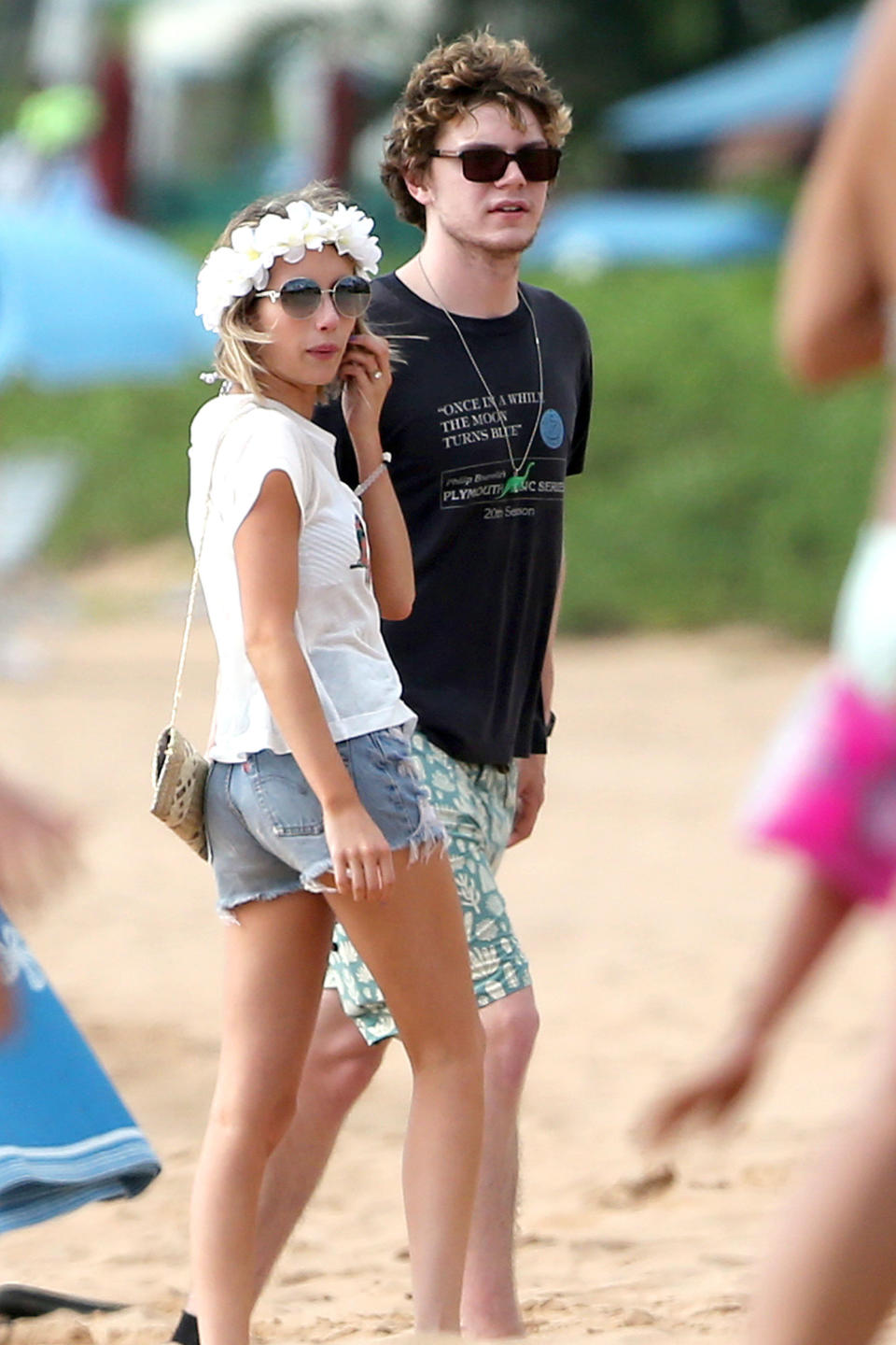 Emma Roberts and Evan Peters enjoyed a romantic stroll on the beach together while vacationing in Maui, Hawaii on June 3.