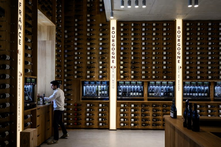 Plus de 3.000 références de vins disponibles à la nouvelle Cité internationale de la gastronomie et du vin, à Dijon (AFP/JEFF PACHOUD)