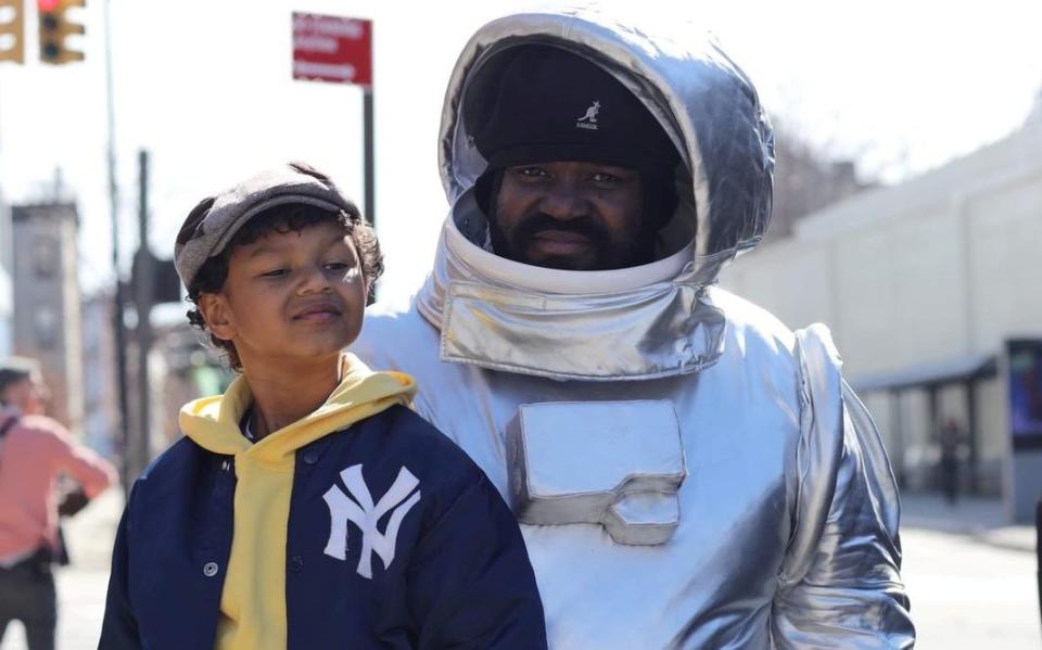 Gregory Porter with his son Demyan, in the video for Concorde -  VICTORIA PORTER/REUTERS