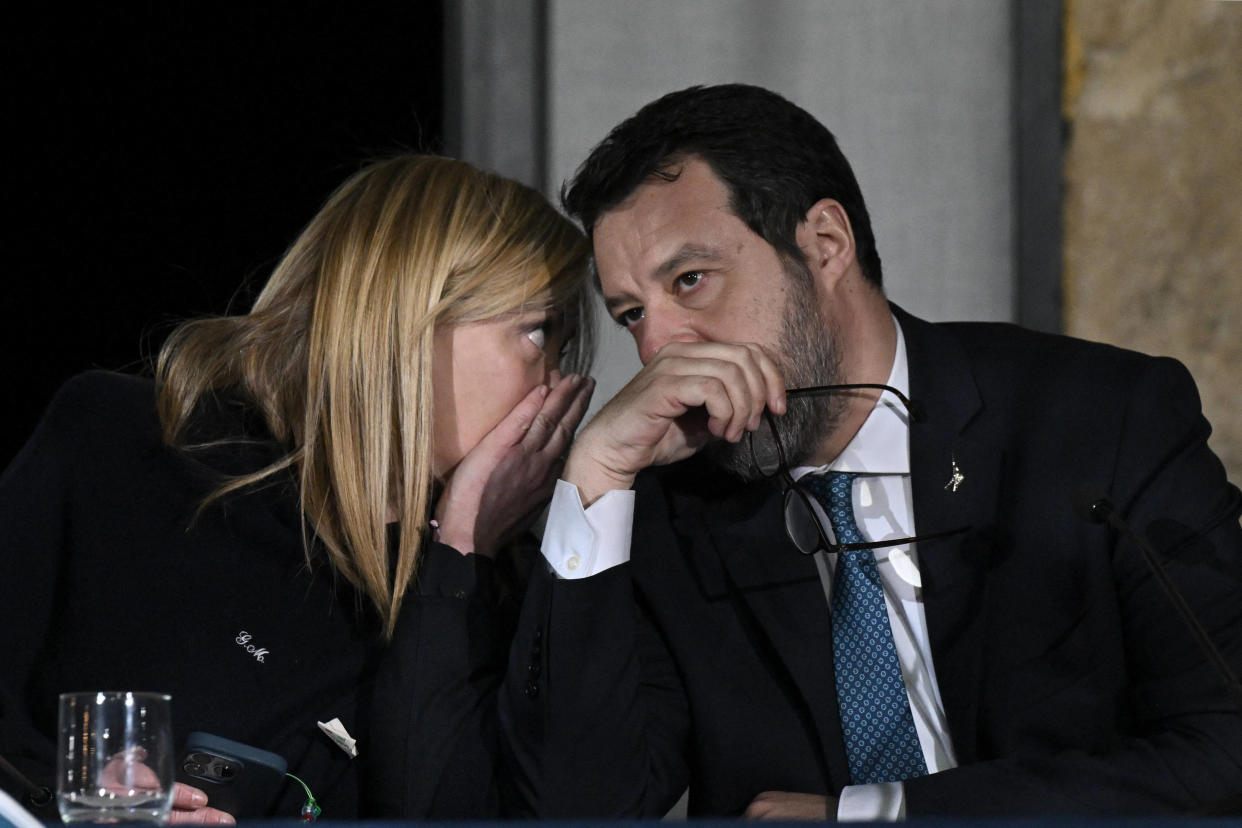 Giorgia Meloni et Matteo Salvini, ici en mars 2023, sont divisés sur plusieurs sujets mais ont joué leur unité au Parlement le 20 mars 2024.