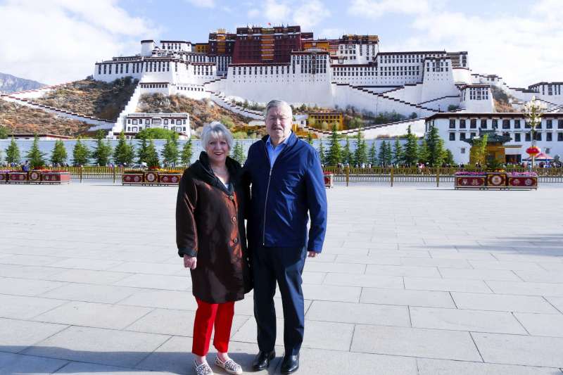 美國駐中大使布蘭斯塔德訪問西藏（AP）