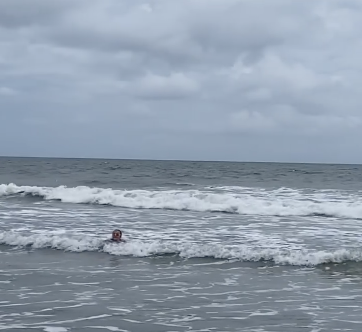 Nicole Oister filmed a encouter her daughter Sara had with a shark in Myrtle Beach  (Nicole Oister)