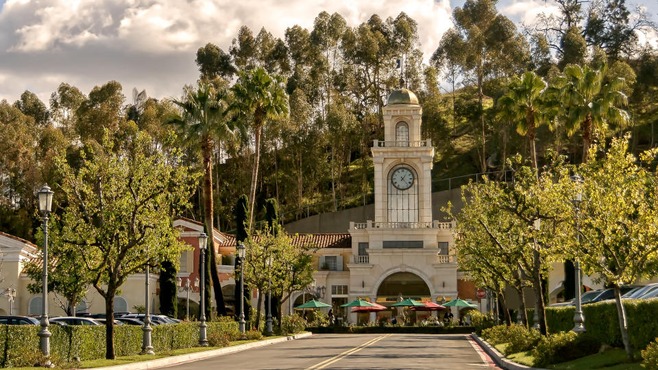 Street view of the entrance to The Commons, an upscale outdoors shopping mall in Calabasas, California.