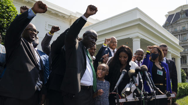 Joe Biden and George Floyd's Family Hold Their Emotional Meeting in a  Black-Owned Houston Restaurant — Family Eats at Another Black Business  After Public Viewing