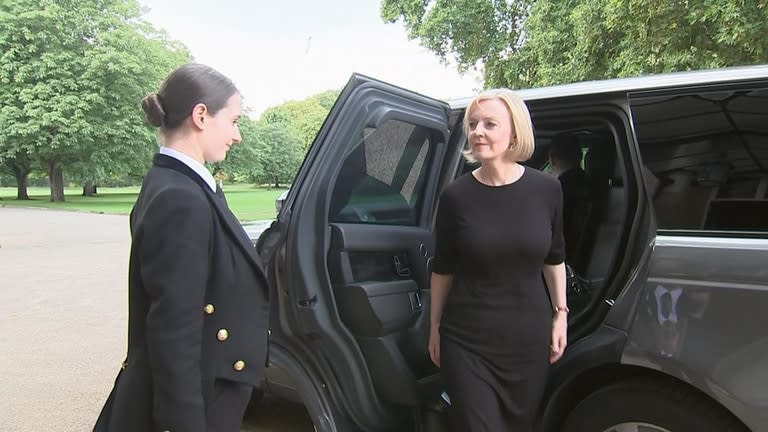 Liz Truss llega al Palacio de Buckingham