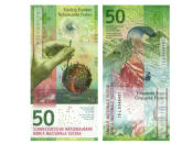 Die schönste Banknote im Jahr 2016 kommt aus der Schweiz! Der 50-Schweizer-Franken-Schein drückt gekonnt die Vielfalt des Landes aus, findet die International Bank Note Society (kurz IBNS). Angefangen bei einer Pusteblume und Weltkugel auf der Vorderseite, bis hin zu einem Gleitschirm vor den Alpen auf der Rückseite. (Bild-Copyright: International Bank Note Society (IBNS))