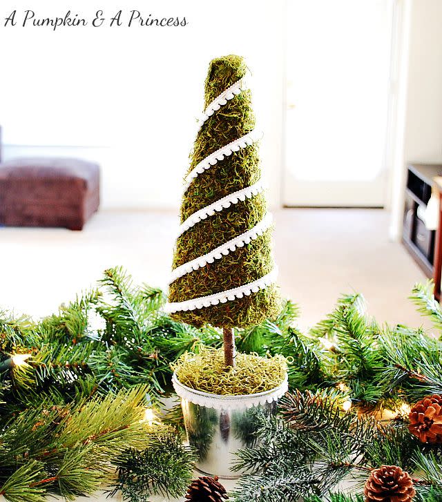 DIY Mannequin Christmas Tree, www.livingaftermidnite.com