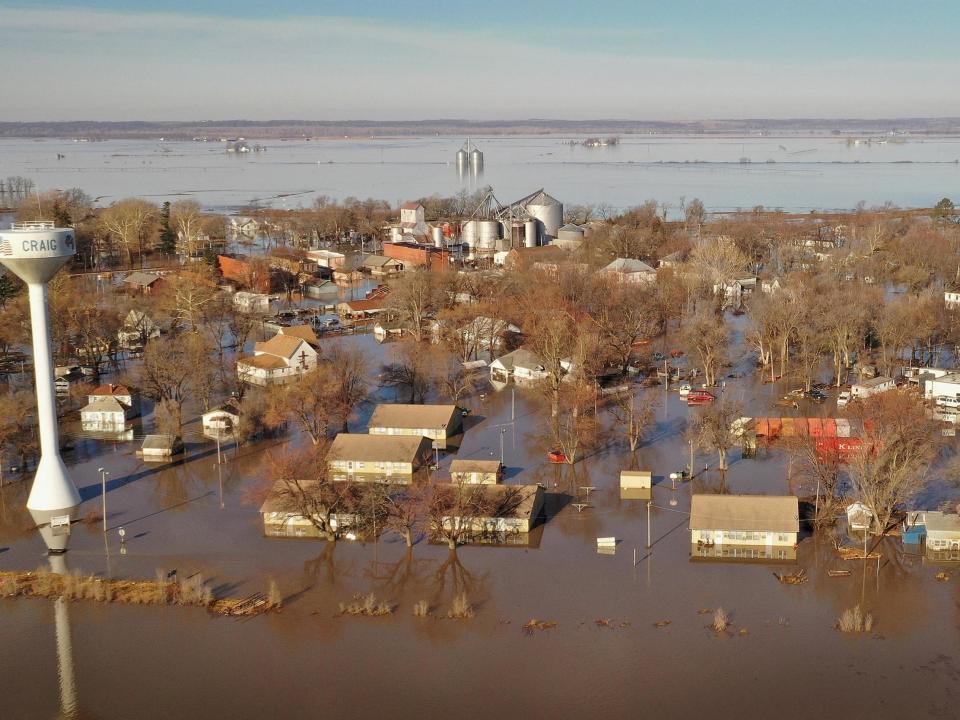 Americans in the midwest braced for extreme weather on Memorial Day amid floods and storms across the centre of the US that have already left 12 people dead.With regions of Nebraska, Indiana, Ohio and Illinois braced for potential tornados and extreme flooding, plans of barbecues and pool parties may be changing for evacuation. Other parts of the nation are already undergoing severe weather, including floods that killed twelve in the Central US. The Arkansas River is expected to see flooding four feet above the record, meaning “catastrophic flooding is possible in the towns of Van Buren and Fort Smith,” said CNN meteorologist Dave Hennen. In Oklahoma, where six people were killed in severe weather last week, Governor Kevin Stitt warned the situation “still could get worse,”.“We still have water still rising in the east,” said Mr Stitt. ”We are not out of the woods yet.”A state of emergency remains in effect for all of Oklahoma on Monday.Over 100 injuries have been reported at local hospitals, according to the state health department said.Meanwhile, cities in South Carolina and Georgia are expected to hit over 100 degree fahrenheit, record-breaking temperatures on Memorial Day, and the Grand Canyon is expecting snow.