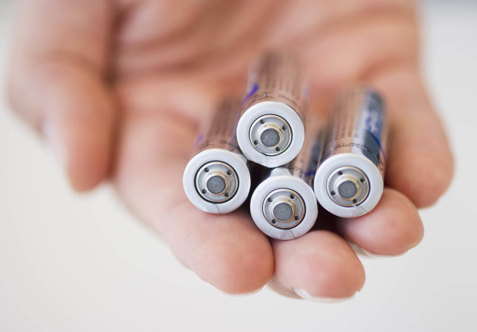 Herkömmliche Batterien kamen noch ohne Spucke aus. (Bild: ddp Images)