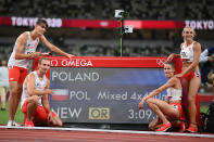 <p>TOKYO, JAPAN - JULY 31: Kajetan Duszynski, Justyna Swiety-Ersetic, Karol Zalewski, Natalia Kaczmarek of Team Poland celebrate after winning the gold medal in the 4x400m Relay Mixed Final on day eight of the Tokyo 2020 Olympic Games at Olympic Stadium on July 31, 2021 in Tokyo, Japan. (Photo by Matthias Hangst/Getty Images)</p> 