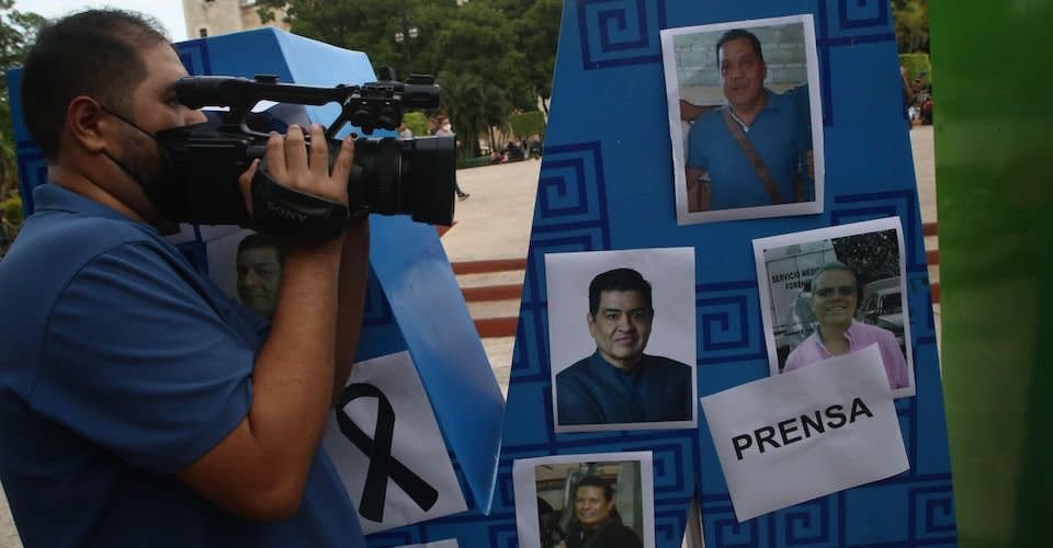 Periodistas se manifestaron por las recientes agresiones que sufrieron colegas suyos en los municipios de Motul y Kinchil, a manos de policías.