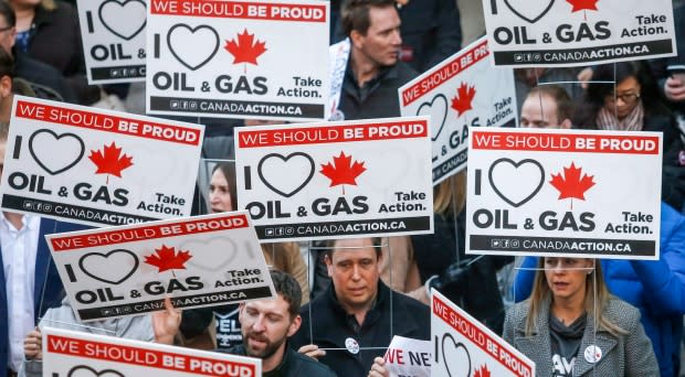 Calgary councillors, plus the mayor, film videos promoting pro-pipeline rally