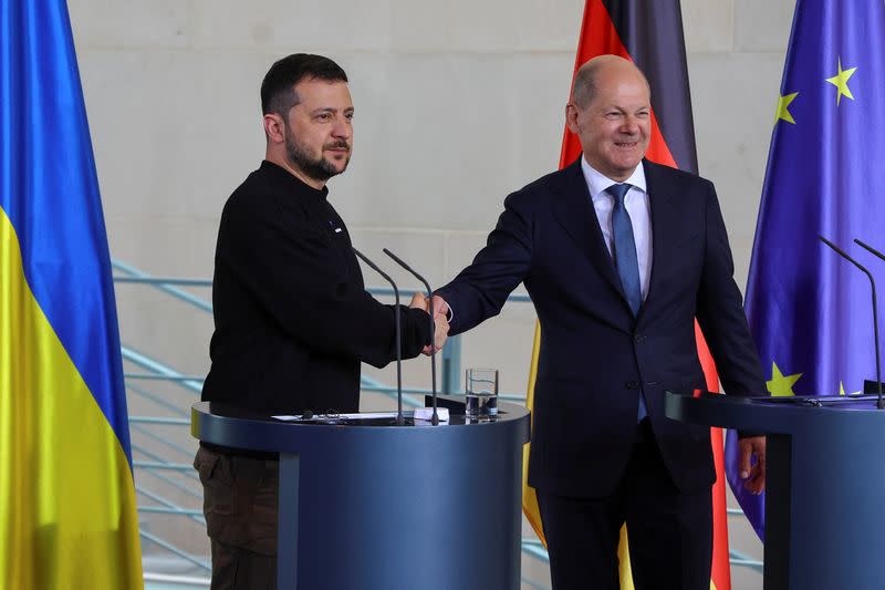 El presidente ucraniano Zelenski se reúne en Berlín con el canciller alemán Scholz