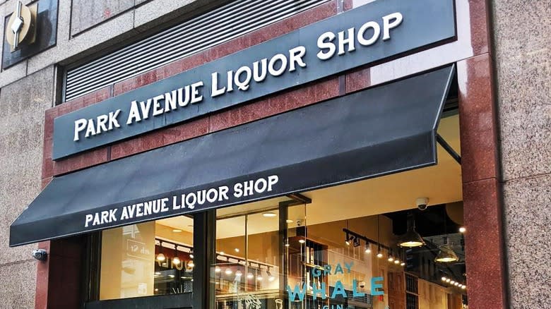 Park Avenue Liquor sign