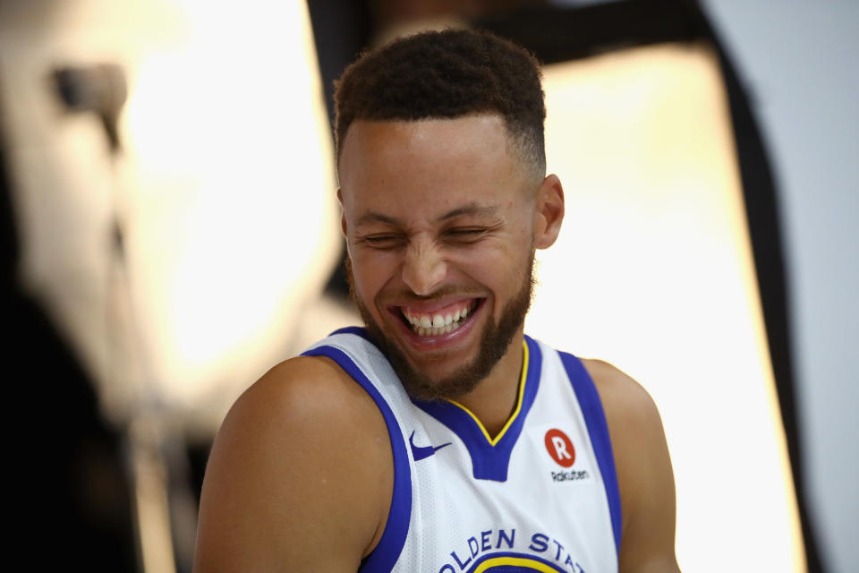 Stephen Curry laughs while remembering a thing he heard one time. (Getty)