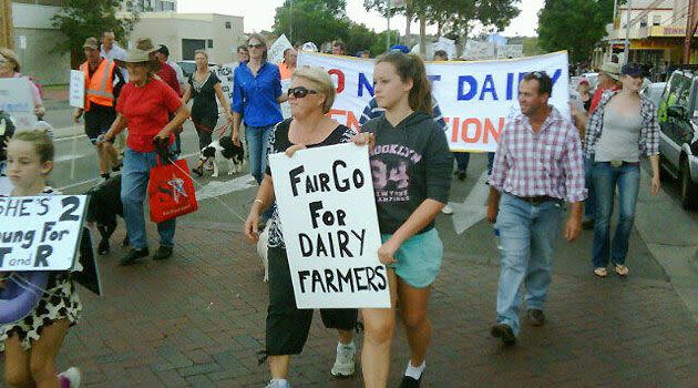 Dairy farmers march through Murray Bridge this morning. Photo: Andrew Foote, 7News.