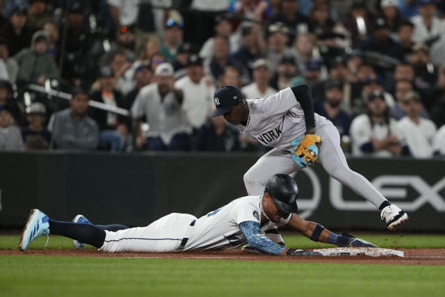 A flying bat and a baserunning mistake cost Mariners chance to make up  ground in playoff race - Yahoo Sports