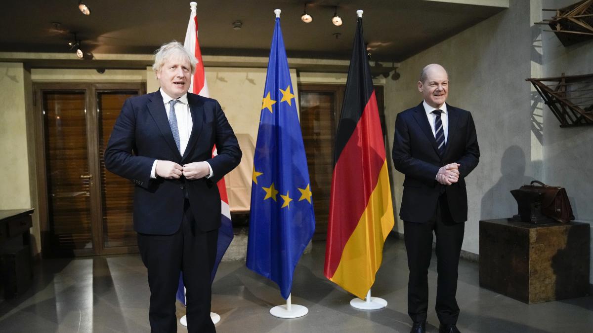 Премьер-министр Германии и канцлер ведут переговоры о снижении зависимости от российского газа