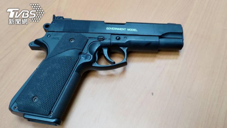 警方查獲的玩具槍。（圖／TVBS）