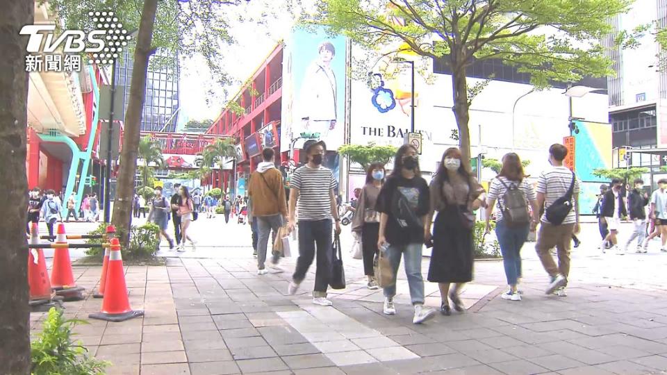 台北街頭人潮回升。（圖／TVBS）