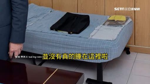 陳時中表示，大部分都是公事包在睡。（圖／翻攝自蔡英文Tsai Ing-wen臉書）