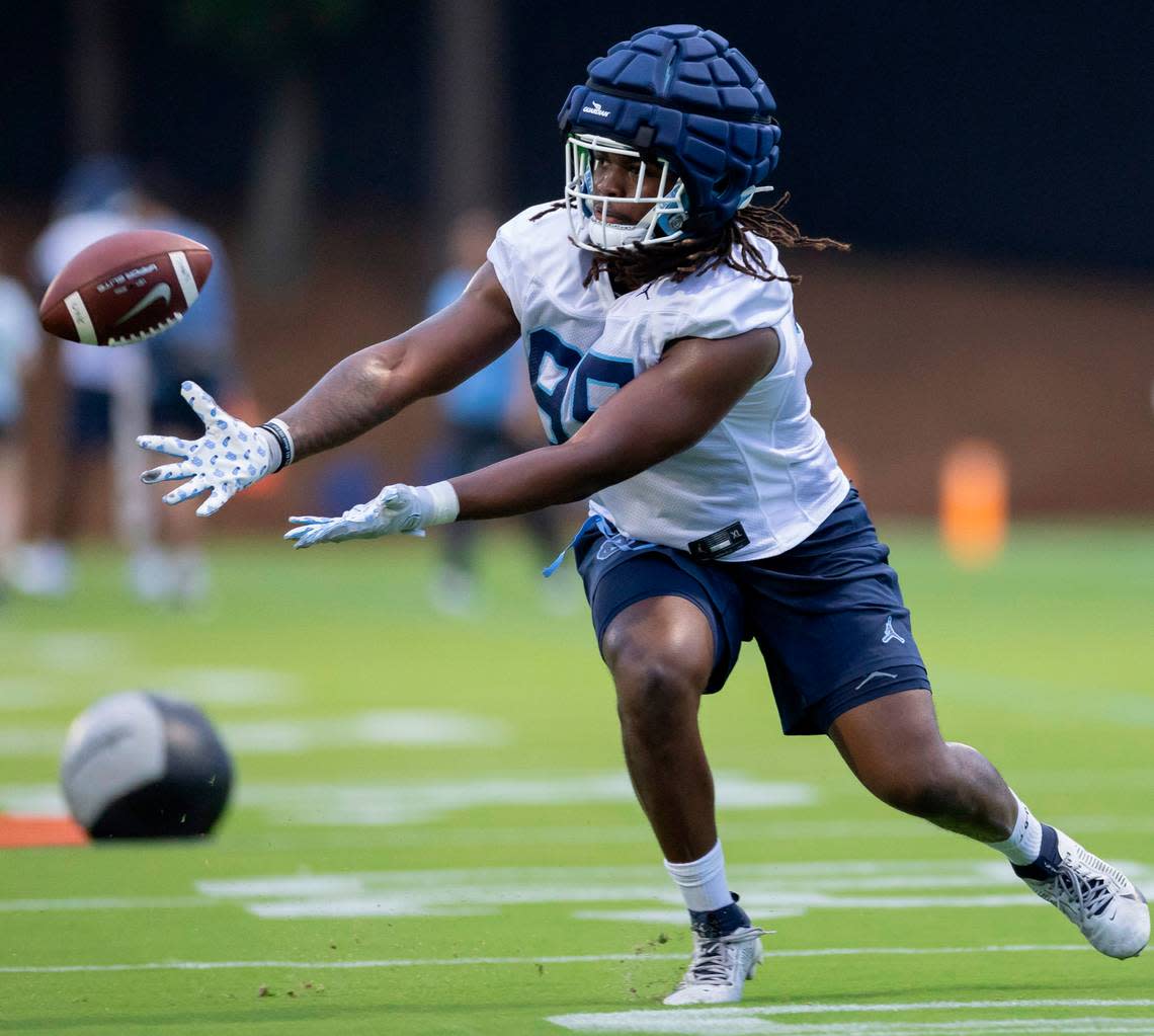 North Carolina freshman Daniel Anderson (95) works through a ball handling drill during the Tar Heels’ first practice of the season on Monday, July 29, 2024 in Chapel Hill, N.C.