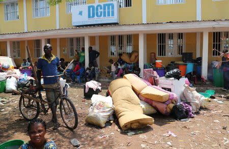 Congolese migrants who crossed the border with Angola camp with their belongings outside the General Directorate of Migration (DGM) border agency headquarters at the Kamako border, Kasai province in the Democratic Republic of the Congo, October 13, 2018. REUTERS/Giulia Paravicini