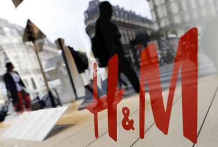 People walk past the window of a H&M store in Paris, France, August 24, 2015. REUTERS/Regis Duvignau