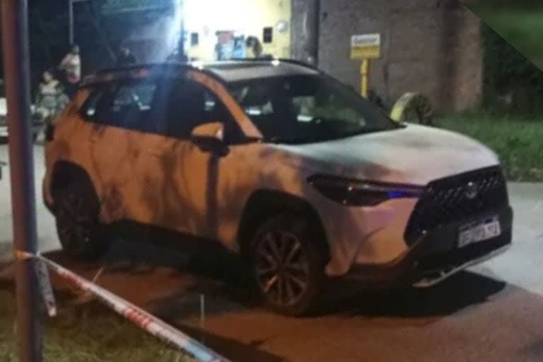 La moto en la que Carrazano circulaba como acompañante, junto a su pareja, fue embestida por una Toyota Corolla Cross, que era conducida por Leal