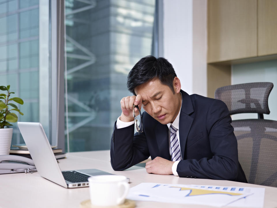 上班族、主管、疲累、眼睛、青年（圖片來源：Getty image）