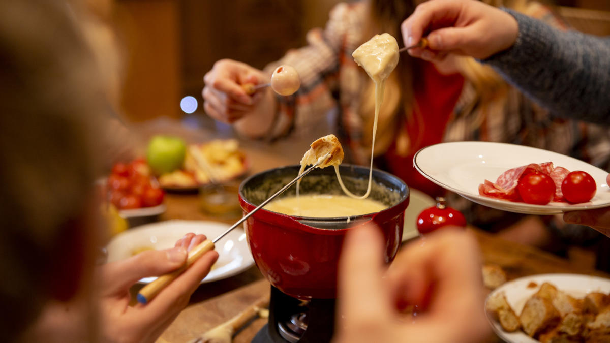 Ceramic Vs Metal: Which Is The Best Pot For Fondue?