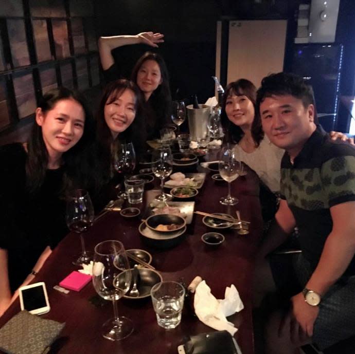 昨日，普拉提斯教練文智淑（譯）在IG公開了9月的第一週和孫藝珍、孔曉振、嚴智苑一起聚餐的照片。