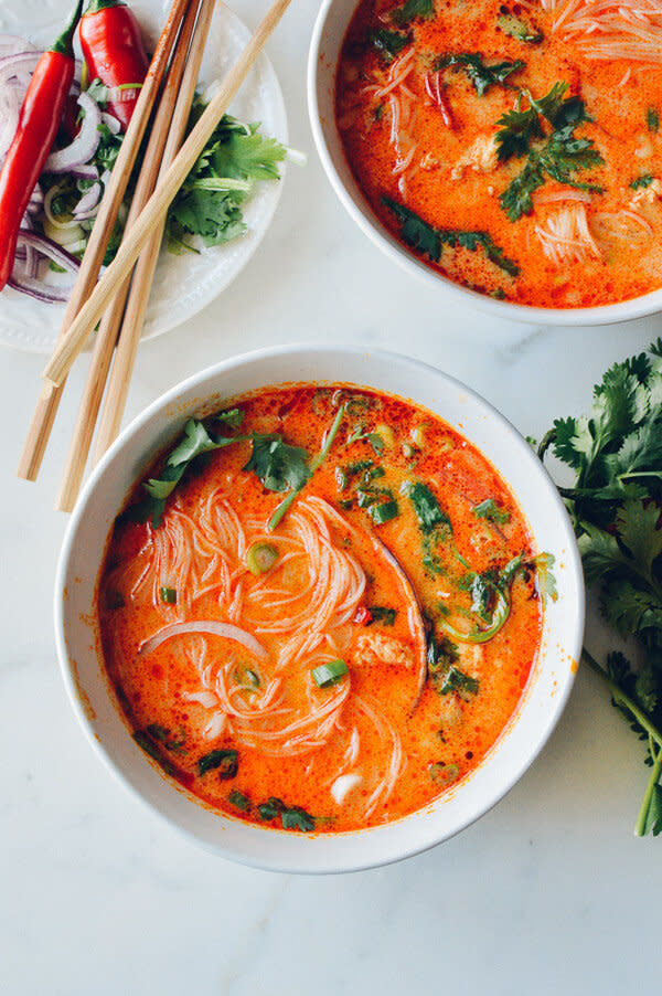 <strong>Get the <a href="http://thewoksoflife.com/2015/05/15-minute-coconut-curry-noodle-soup/?utm_source=feedburner&amp;utm_medium=feed&amp;utm_campaign=Feed:+TheWoksOfLife+(The+Woks+of+Life)" target="_blank">15-Minute Coconut Curry Noodle Soup recipe</a>&nbsp;from&nbsp;The Woks of Life</strong>