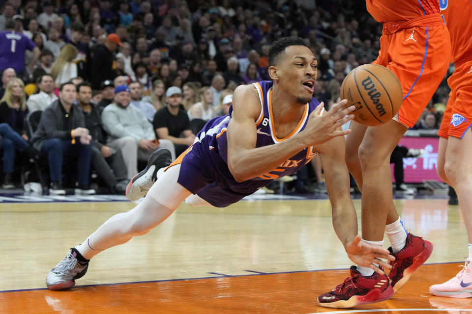 Phoenix Suns forward Darius Bazley makes a pass against the Oklahoma City Thunder during the first half of an NBA basketball game, Wednesday, March 8, 2023, in Phoenix. (AP Photo/Rick Scuteri)