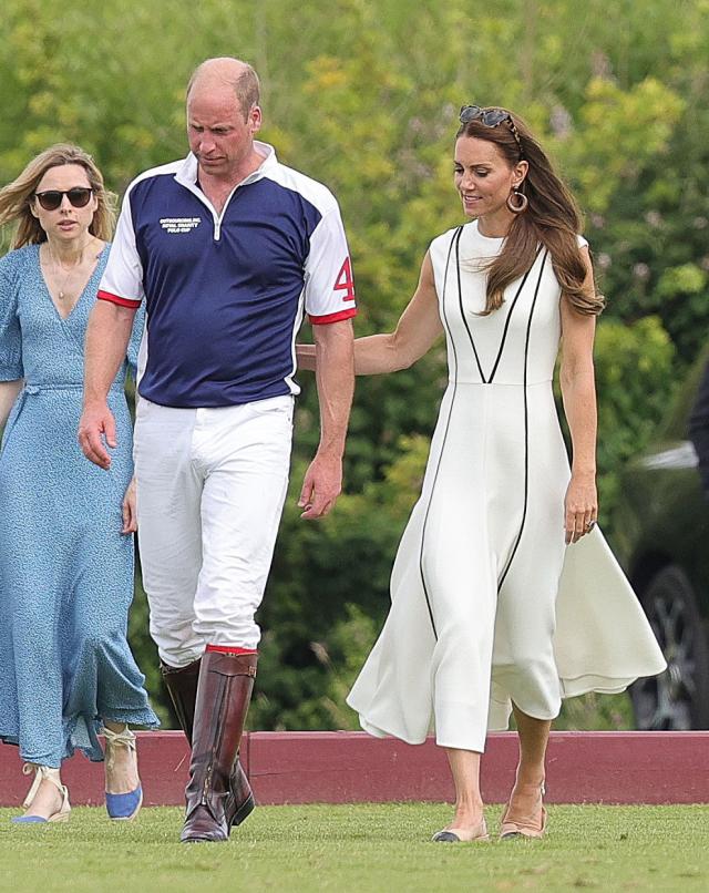 blæse hul brochure universitetsstuderende Kate And William Kiss In An *Extremely* Rare PDA Moment At A Polo Match