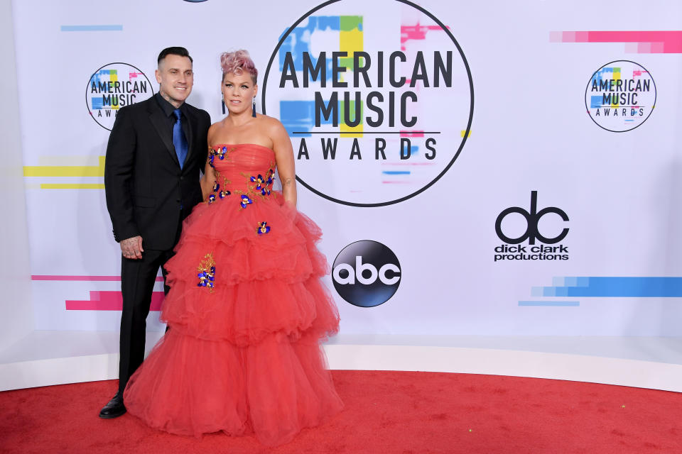 PINK UND CAREY HART