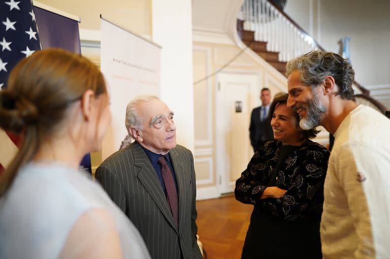 Scorsese, la directora Celina Murga y Joaquín Furriel conversan en el Consulado Argentino de Nueva York tras el estreno mundial de El aroma del pasto recién cortado