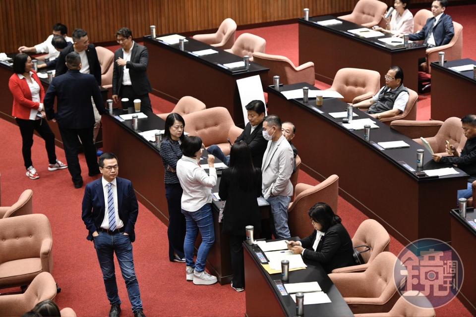 柯建銘日前po文，示警台灣國會已逐漸走向香港化，並批評在藍白合以國會多數暴力之下，「民主完全被沒收」。（本刊資料照）