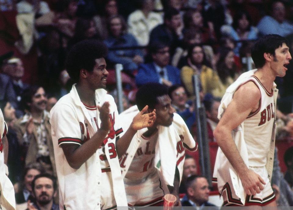 BOSTON – 1975: Bobby Wilson of the <a class="link " href="https://sports.yahoo.com/nba/teams/chicago/" data-i13n="sec:content-canvas;subsec:anchor_text;elm:context_link" data-ylk="slk:Chicago Bulls;sec:content-canvas;subsec:anchor_text;elm:context_link;itc:0">Chicago Bulls</a> applauds against the Boston Celtics during a game played in 1975 at the Boston Garden in Boston, Massachusetts. (Photo by Dick Raphael/NBAE via Getty Images)