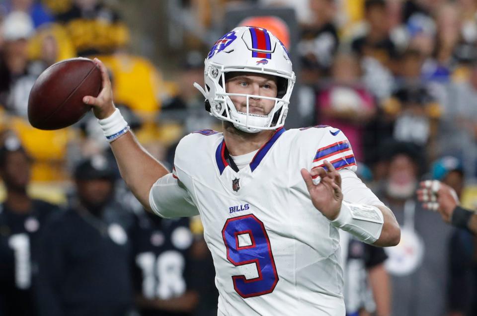 Buffalo Bills quarterback Kyle Allen passes the ball against the Pittsburgh Steelers during the fourth quarter at Acrisure Stadium. Pittsburgh won 27-15.