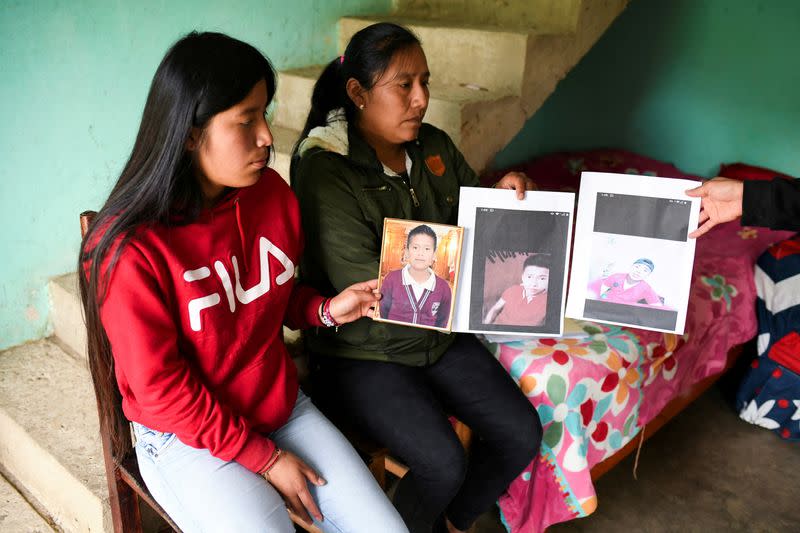 FOTO DE ARCHIVO: Padres de migrantes que podrían haber viajado en la caravana de Texas están preocupados por el destino de sus hijos