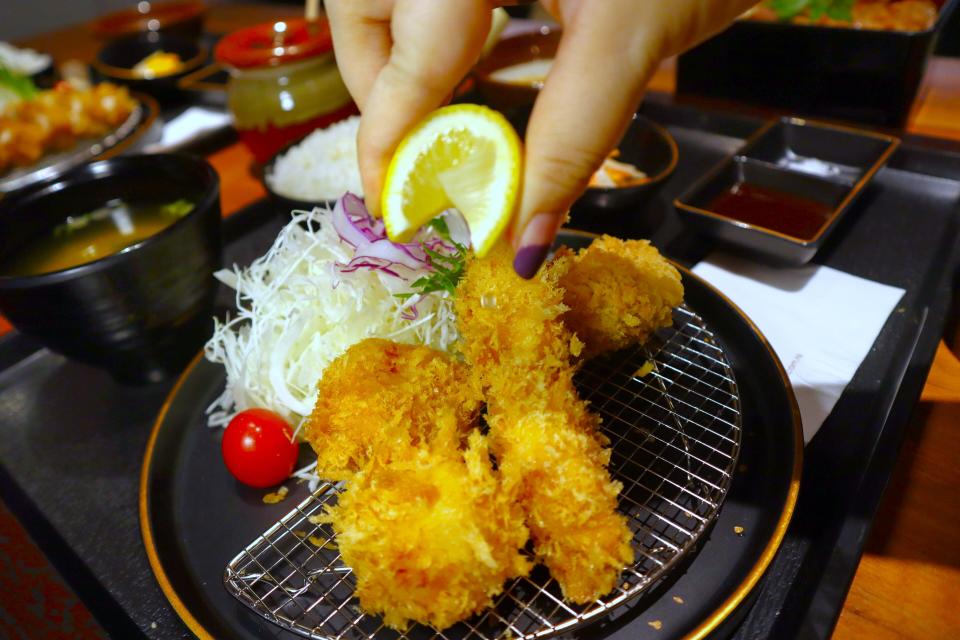 itacho tonkatsu - seafood set lemon