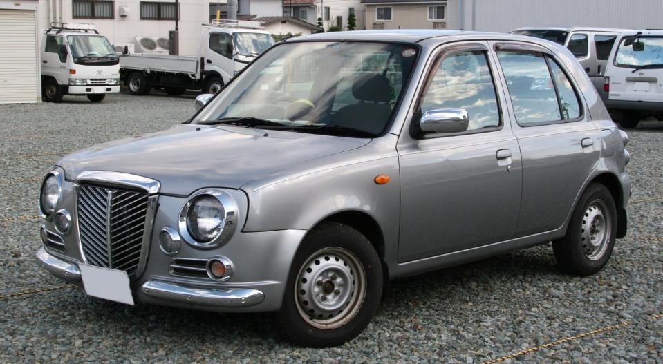 <p>Nissan March Bolero. Una versione assai particolare della Micra, con una parte anteriore decisamente british. </p>