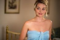 Aber alles nur halb so wild. Denn schon wenig später stand Margot Robbie für ihre erste große Hollywood-Produktion vor der Kamera: In der romantischen Komödie "Alles eine Frage der Zeit" (2013) spielte sie die hübsche Charlotte, in die sich Tim (Domhnall Gleeson) verliebt. Die Rolle war noch klein, aber empfahl Robbie für Größeres. Deutlich Größeres ... (Bild: Universal Pictures)